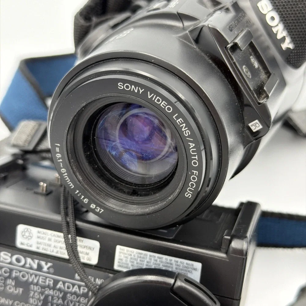 Sony CCD-FX230 8mm Video8 Camcorder Camera Player Video Transfer Untested Kit